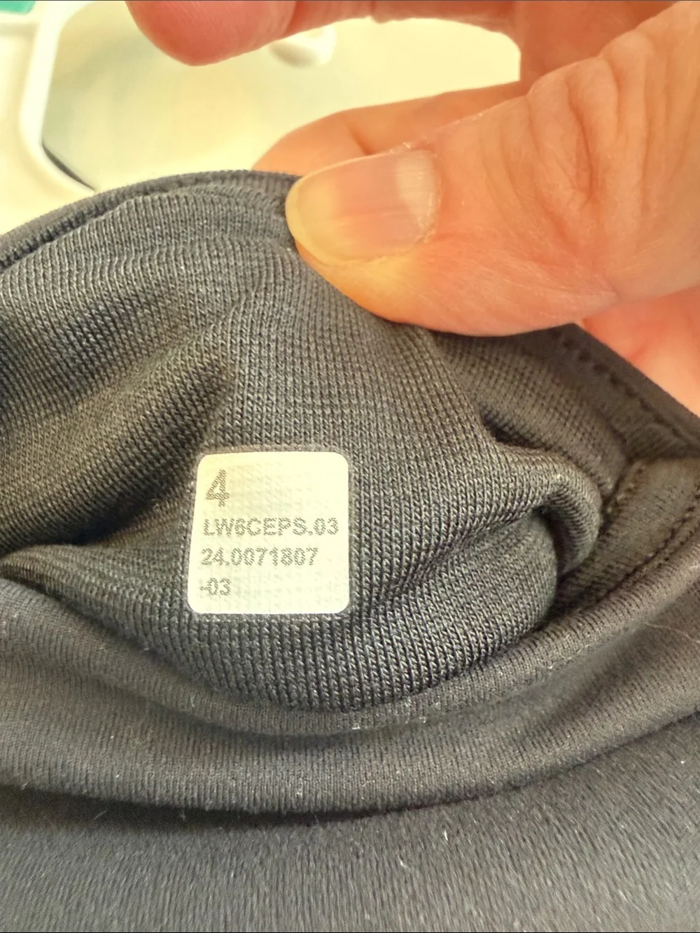 Lululemon Wunder Train High-Rise Crop 23” w/ Pockets Size 4 Black